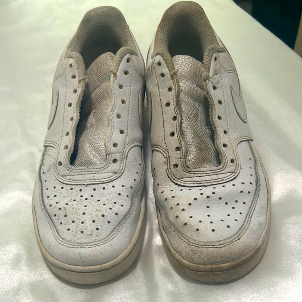 Nike Men's White Slip-On Shoes without laces!!